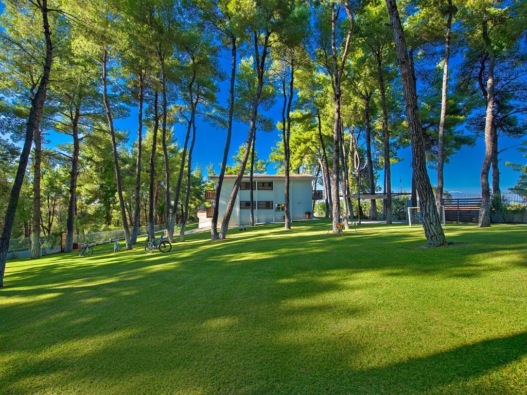 The White Villa At Sani Sani  Eksteriør billede
